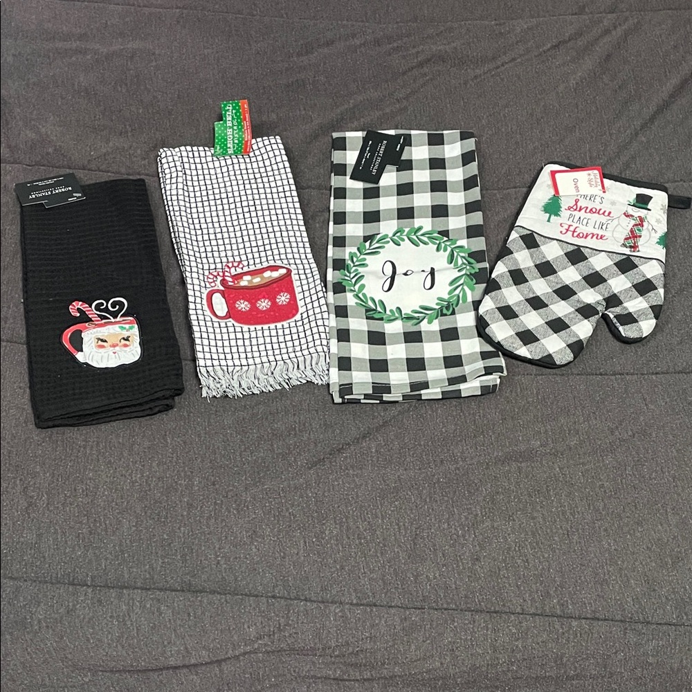 Festive Kitchen Towel and Oven Mitt Set